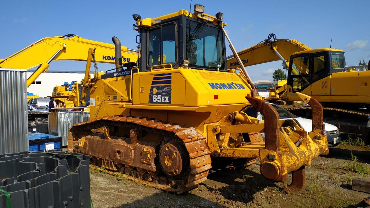 Бульдозер Komatsu d65ex-16