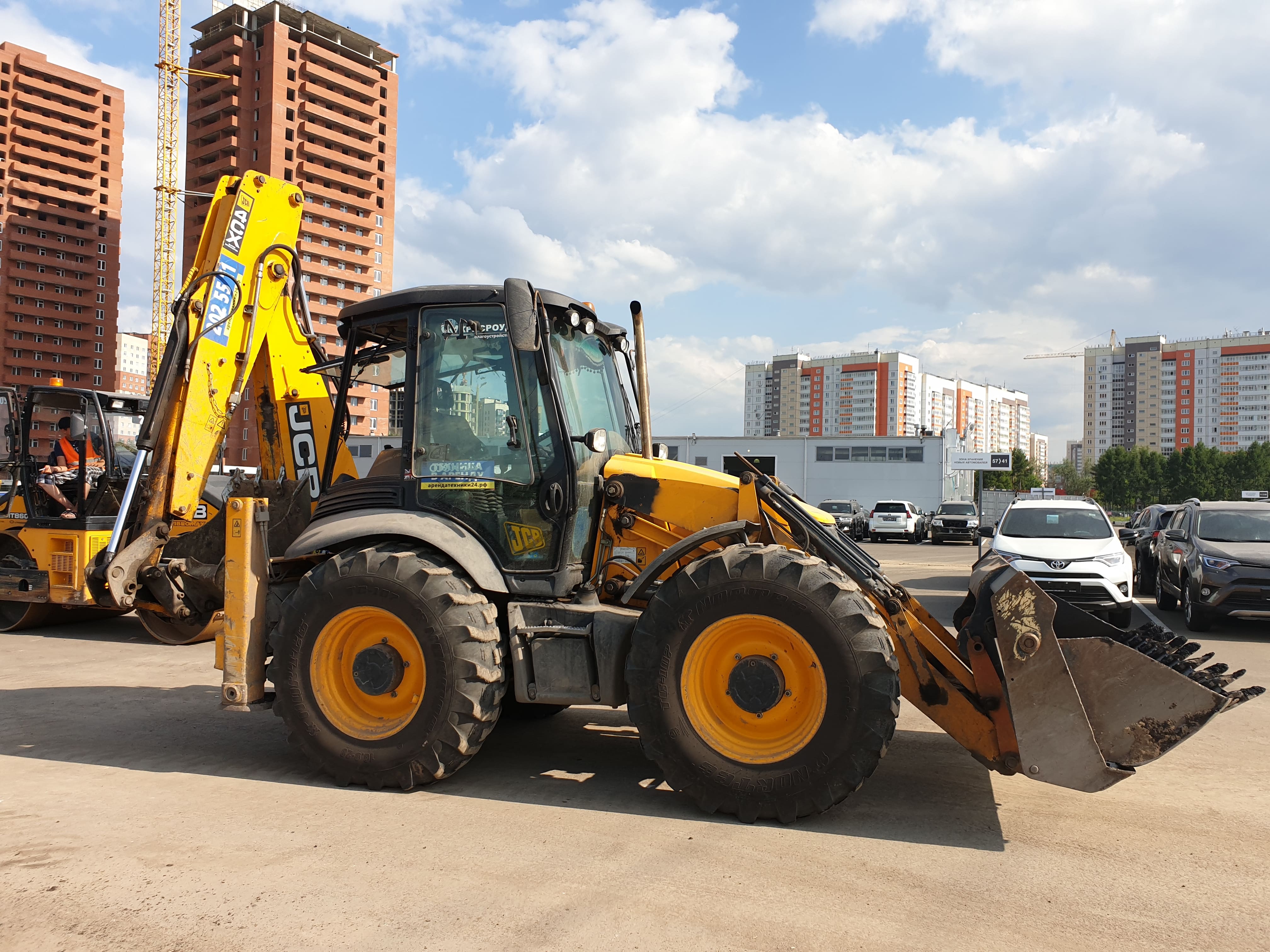 Экскаватор-погрузчик JCB 4CX