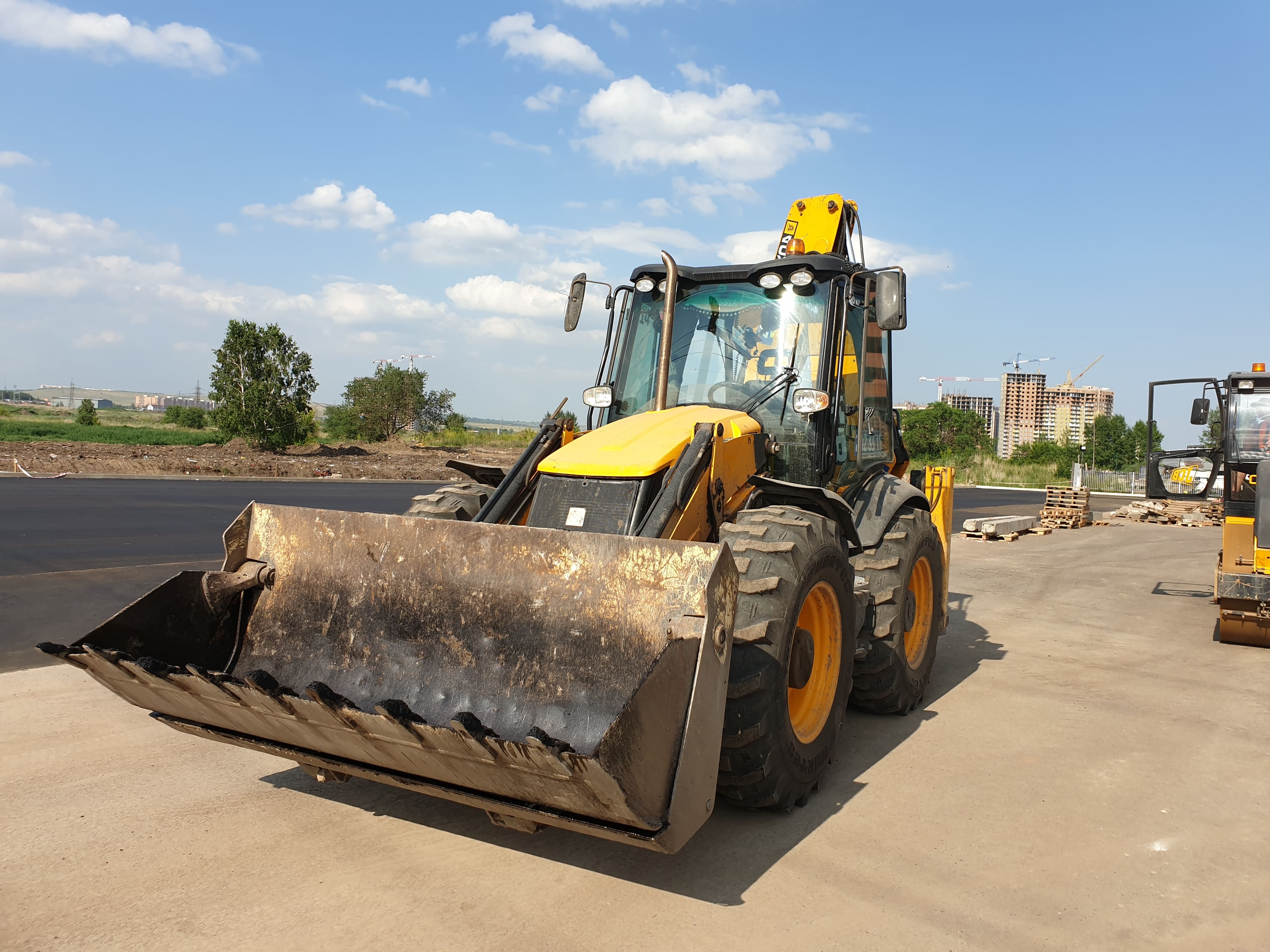 Экскаватор-погрузчик JCB 4CX