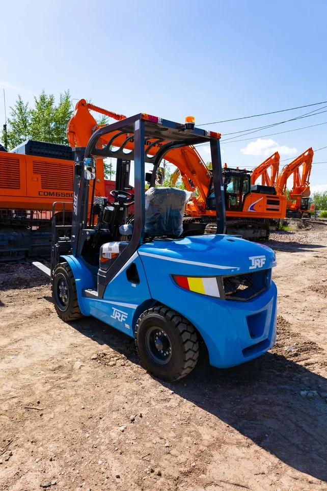 Вилочный погрузчик TRF D30-3M 4